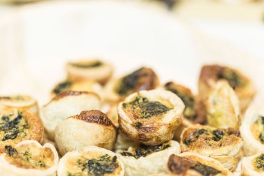 Birçok sarı sebzeler küçük tarts gıda yakın çekim