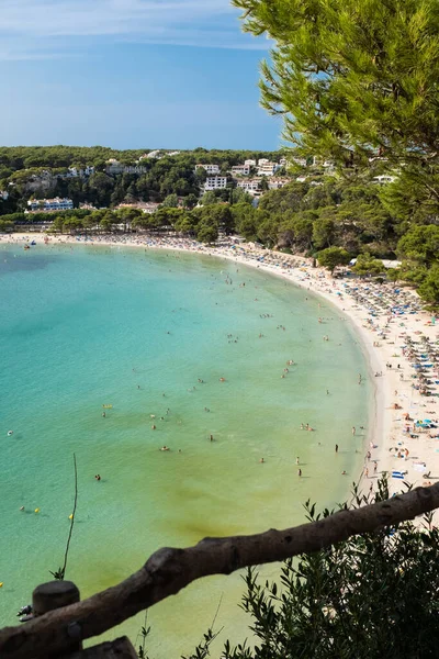 Acqua Verde Una Spiaggia Pianeggiante Paesaggio Costiero Minorca — Foto Stock
