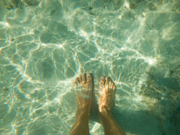 Pés Brancos Relaxando Dedos Dos Pés Areia Branca Uma Praia — Fotografia de Stock