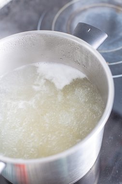 Kaynar su bir Pan makarna pişirme sırasında