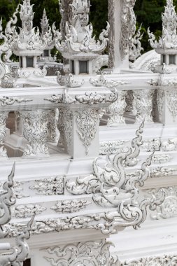 Beyaz Tapınak Wat Rong Khun mimari keskin detaylar Chiang Rai, Tayland 'da ünlü bir simge
