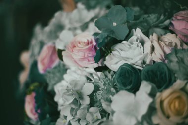 Mavi ve pembe gül buket desen arka plan