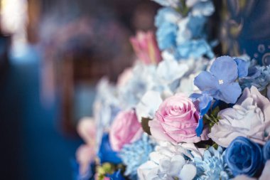 Mavi ve pembe gül buket desen arka plan