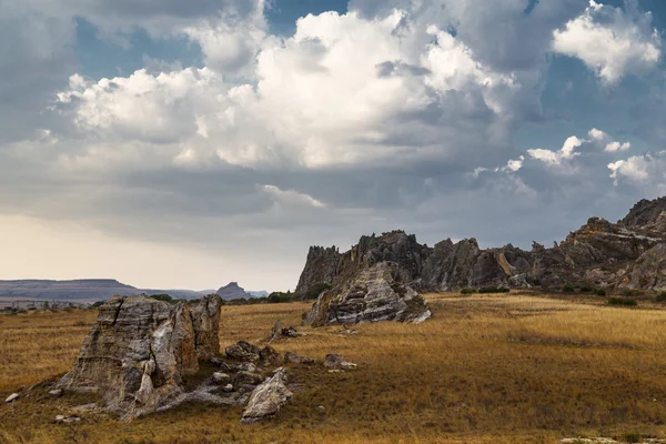 Sarı Isalo, Madagaskar çalıların, Rock yatay