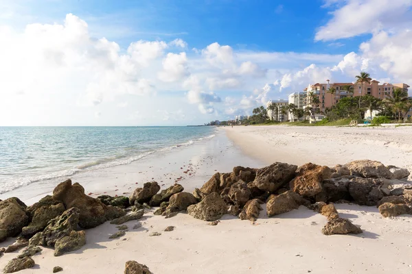Nedotčené a idylické pláže v jasný den, Neapol, Florida, Usa — Stock fotografie
