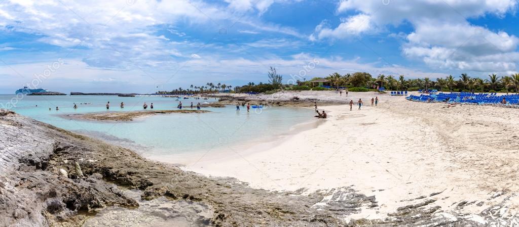 Beautiful beach at Bahamas, caribbean ocean and idyllic islands in a sunny day