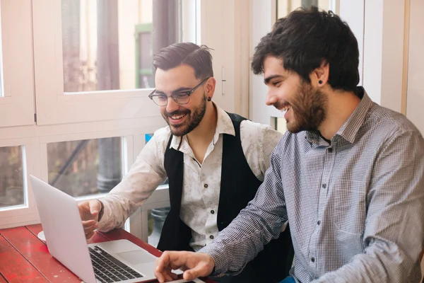 Kafe barda genç girişimciler