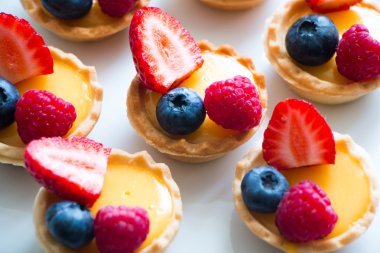 Tartlets ile krem ve nitelikleri çilek