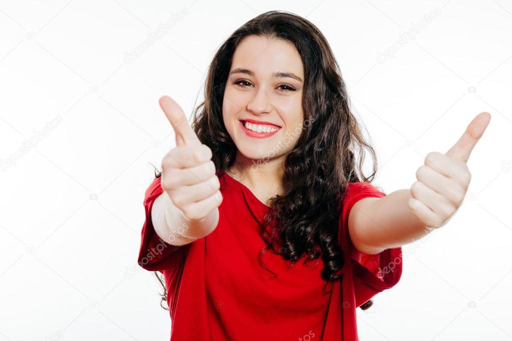 мужик с пальцем вверх. держит палец вверх. показывает большой палец. человек показывает. держит палец вверх.