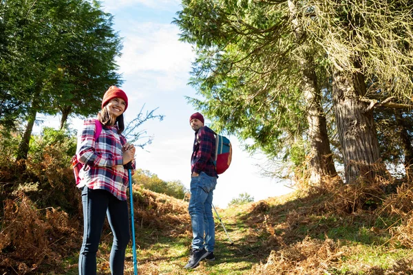 Happy Father His Teenage Daughter Hiking Enjoying Views Sunny Autumn — 스톡 사진