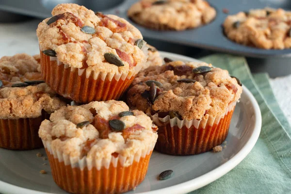 Würzige Kürbis Muffins Mit Crumble Und Samen Topping — Stockfoto