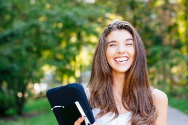 mutlu öğrenci kız