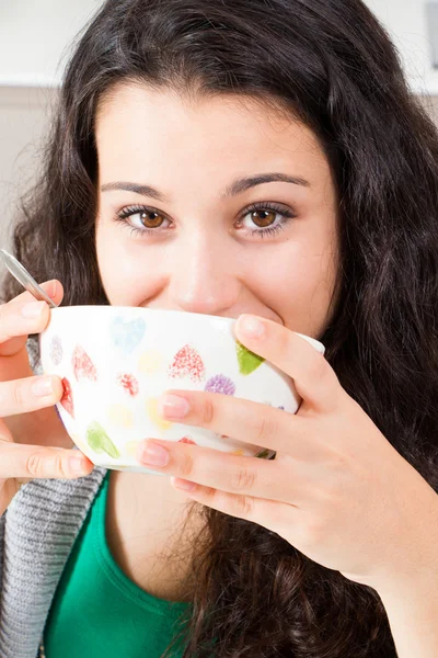 Teen girl having breakfast — Stock Image Teen girl having breakfast Stock Image