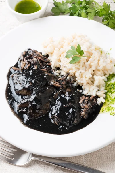 Squid in ink with rice and parsley — Stock Photo, Image