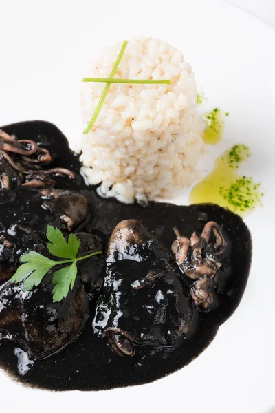 Squid in ink with rice and parsley — Stock Photo, Image