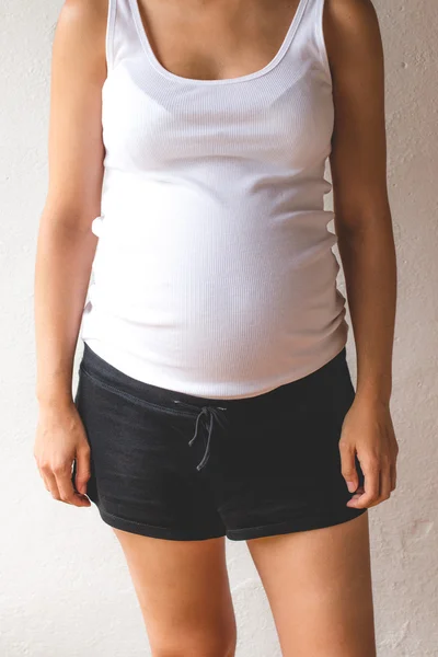 Corps de femme enceinte — Photo