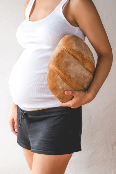 Alle kinderen brengen brood onder zijn arm — Stockfoto