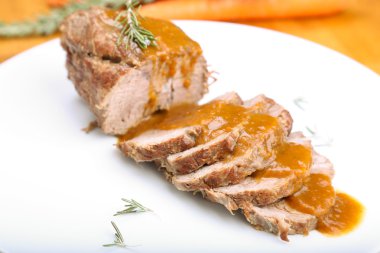 Soslu dana rulo dilim