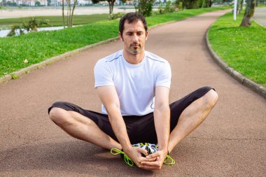 Sporcu germe egzersizleri yapıyor