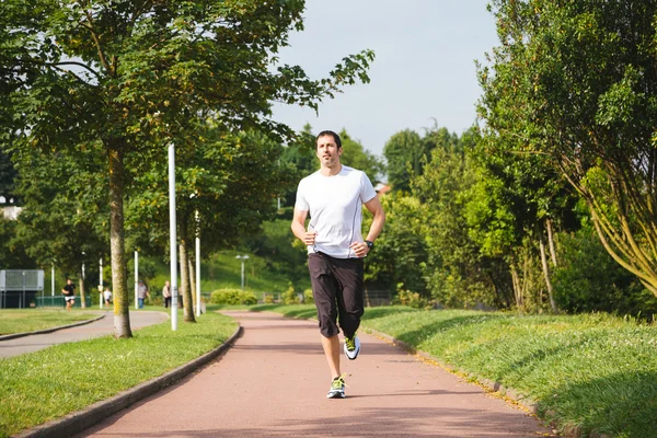 Hombre corriendo al aire libre —  Fotos de Stock
