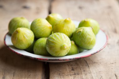 Dish full of green figs