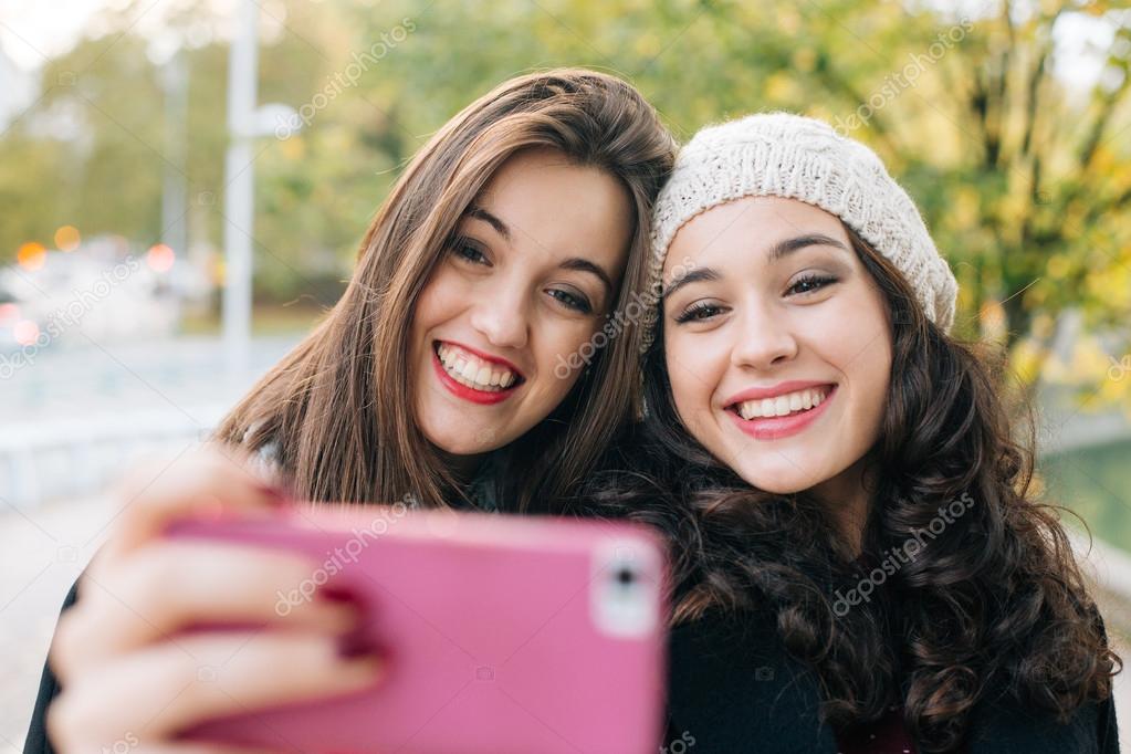Taking Selfie Bestie Selfie Camera Bestie Selfie Camera App Bestie