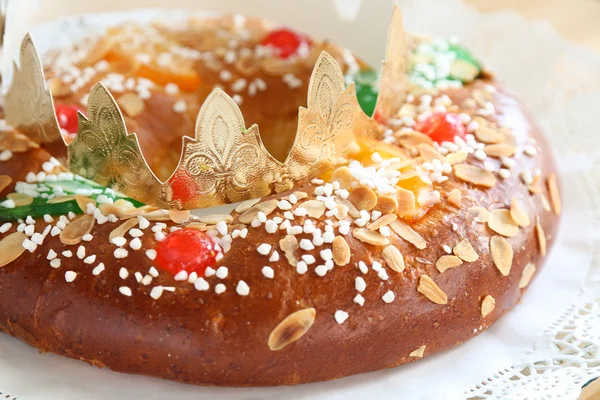 "Roscon de Reyes ", Epiphany ciasto roll — Zdjęcie stockowe