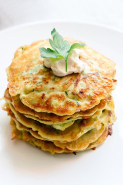 Öbek üzerinde kabak börek