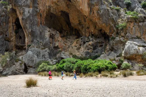 Іспанія Мальорка Липень 2019 Року Прекрасний Пляж Скелясті Гори Ущелині — стокове фото