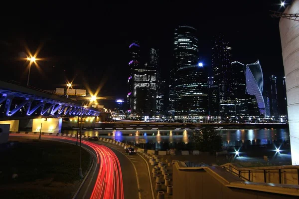 Miasto Moskwa 2021 Noc Wysokiego Budynku Wału Presnenskaya Czerwone Światła — Zdjęcie stockowe