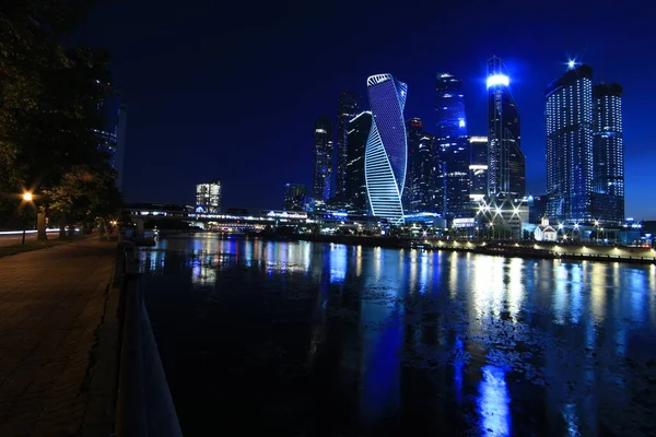 Ciudad Moscú 2021 Noche Del Rascacielos Terraplén Presnenskaya —  Fotos de Stock