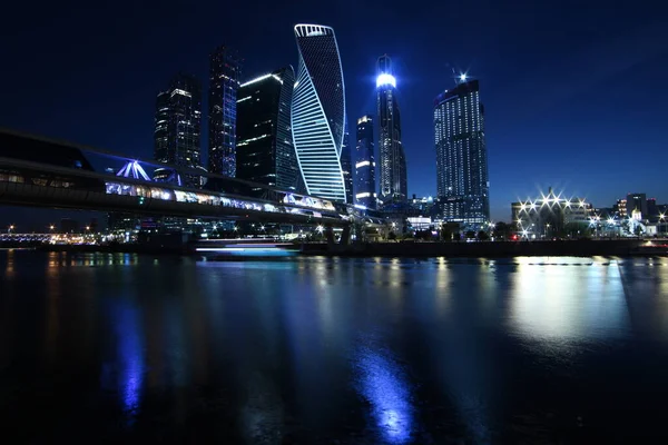 Ciudad Moscú 2021 Noche Del Edificio Gran Altura Terraplén Presnenskaya —  Fotos de Stock