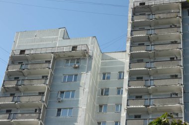 Moskova caddeleri Gri bir evin 2021 balkonları