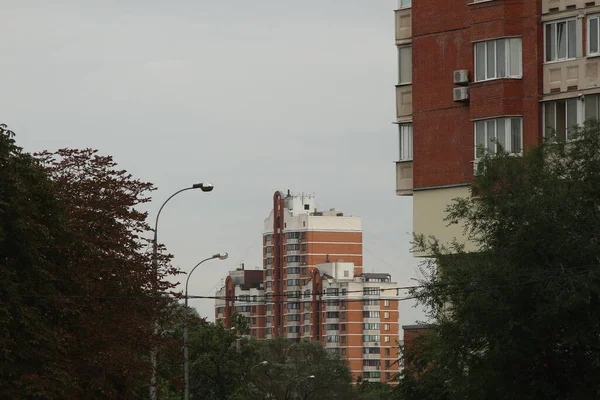 Ciudad Moscú 2021 Edificios Ladrillo Otoño Tipo Moderno Muy Lejos — Foto de Stock