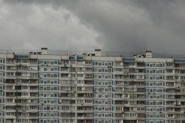 Moskova şehri 2021 Krylatskoye bölgesi bulutlu bir gün, binalar