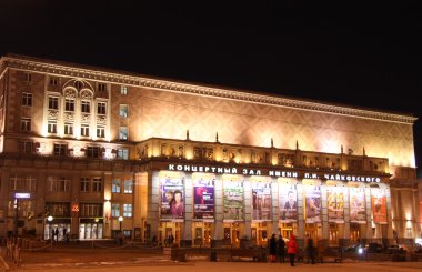 Moskova şehir gece Mayakovskaya metro istasyonu