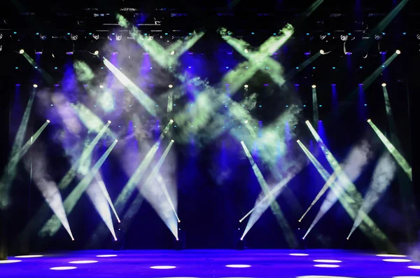 Concertpodium met blauw licht — Stockfoto