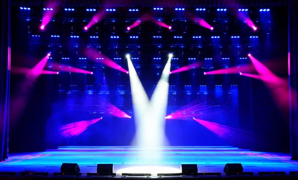 Escenario de concierto iluminado — Foto de Stock