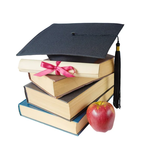 Chapéu de graduação, livros, maçã e pergaminho — Fotografia de Stock