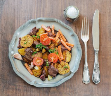 Kızartma sebze ile vahşi oyun