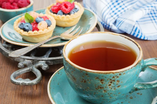 Delicioso café da manhã com tartarugas de frutas — Fotografia de Stock