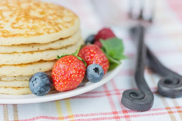 Panqueques con bayas — Foto de Stock