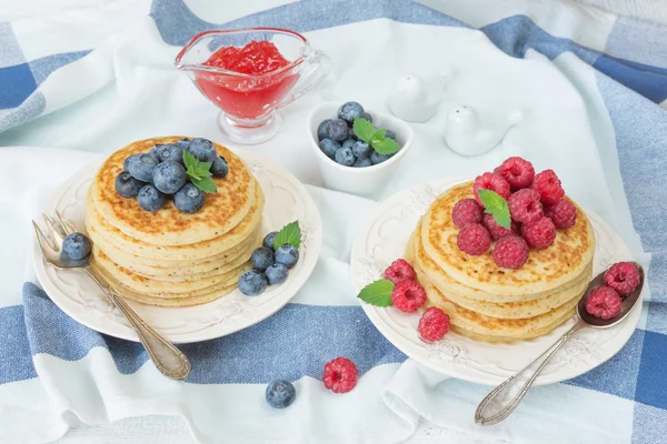 Panqueques con bayas — Foto de Stock