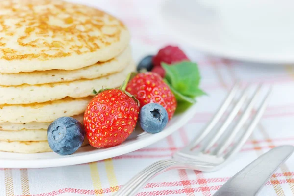 Panqueques con bayas — Foto de Stock