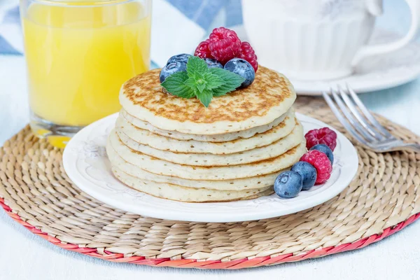 Panqueques con bayas — Foto de Stock