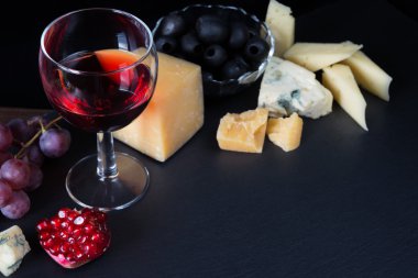 şarap ve aperatifler