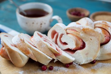 Tatlı çörek ve çay