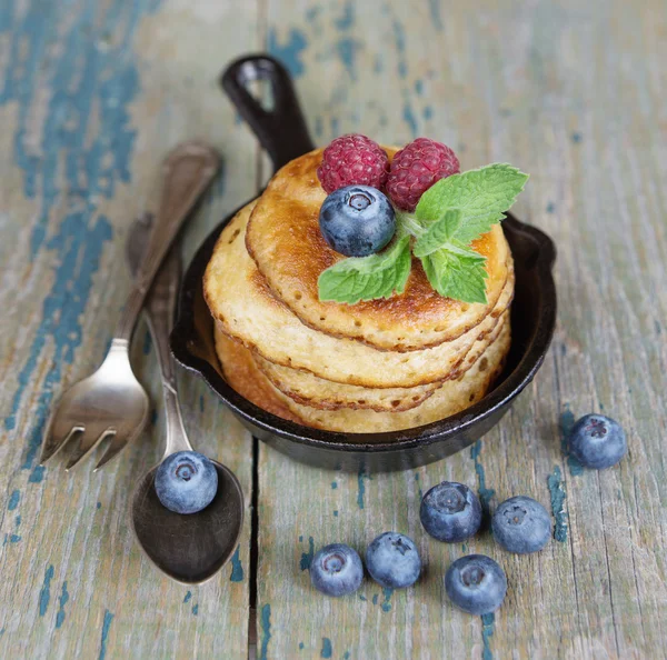 Pancakes with berries — Stock Photo, Image