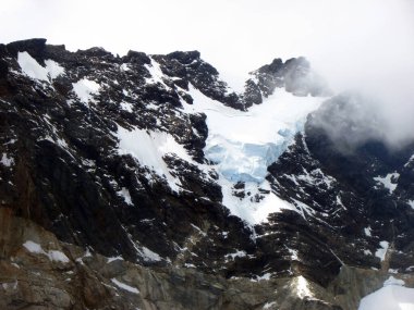 Torres del Paine Ulusal Parkı 'ndaki Dağ Buzulu, Patagonya, Şili 