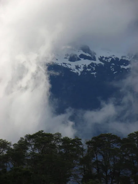 Σύννεφα Δάση Και Βουνά Παταγονία Carretera Austral Χιλή — Φωτογραφία Αρχείου